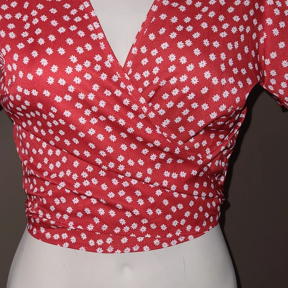 Shein crop top - Picture 2 of 6